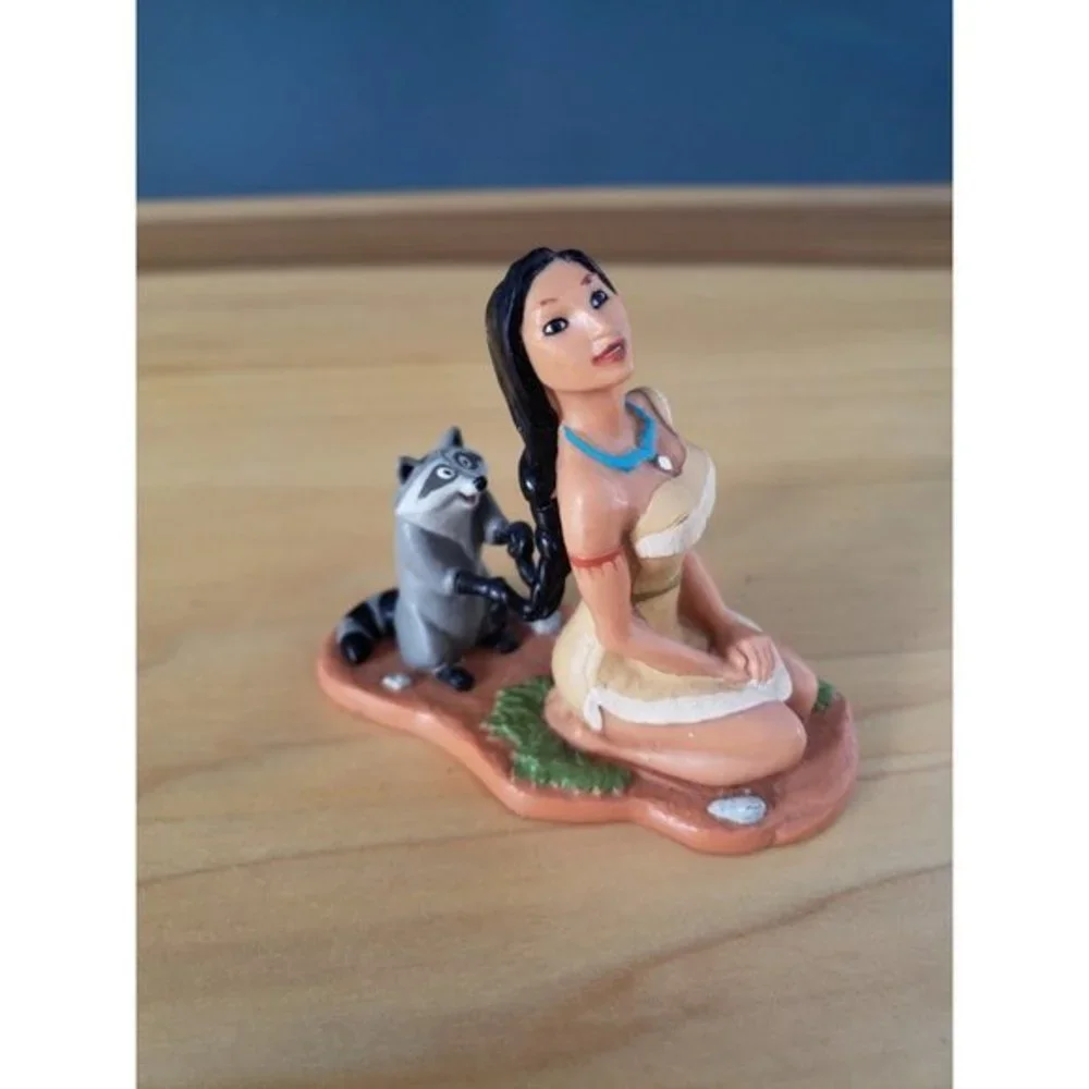 Pocahontas and Meeko‎ Figurine